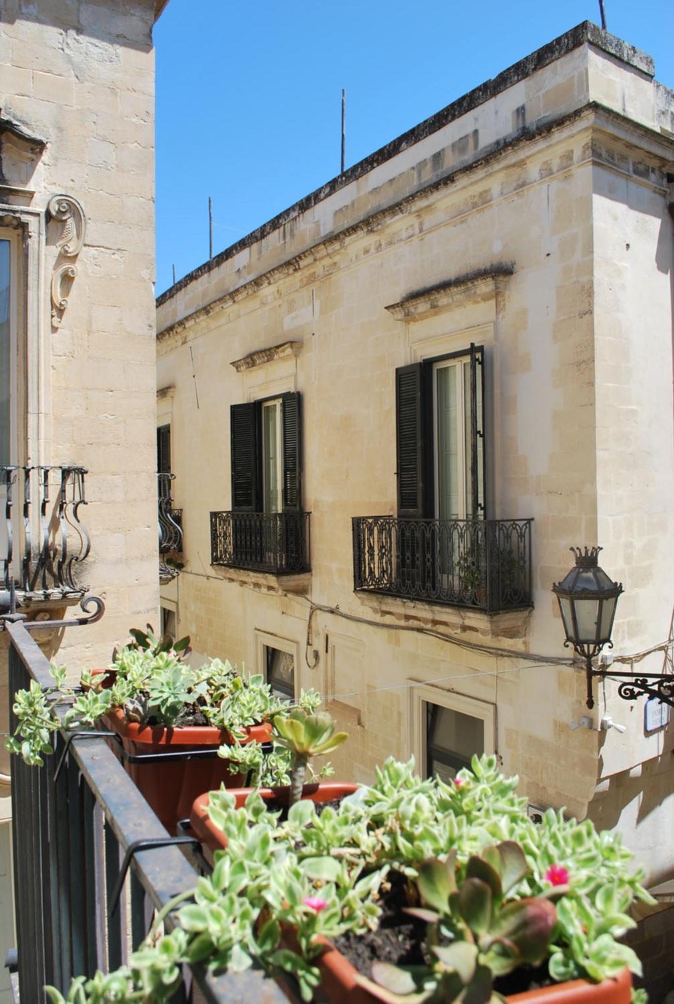 Palazzo Della Contessa - Suites & Breakfast Lecce Kültér fotó