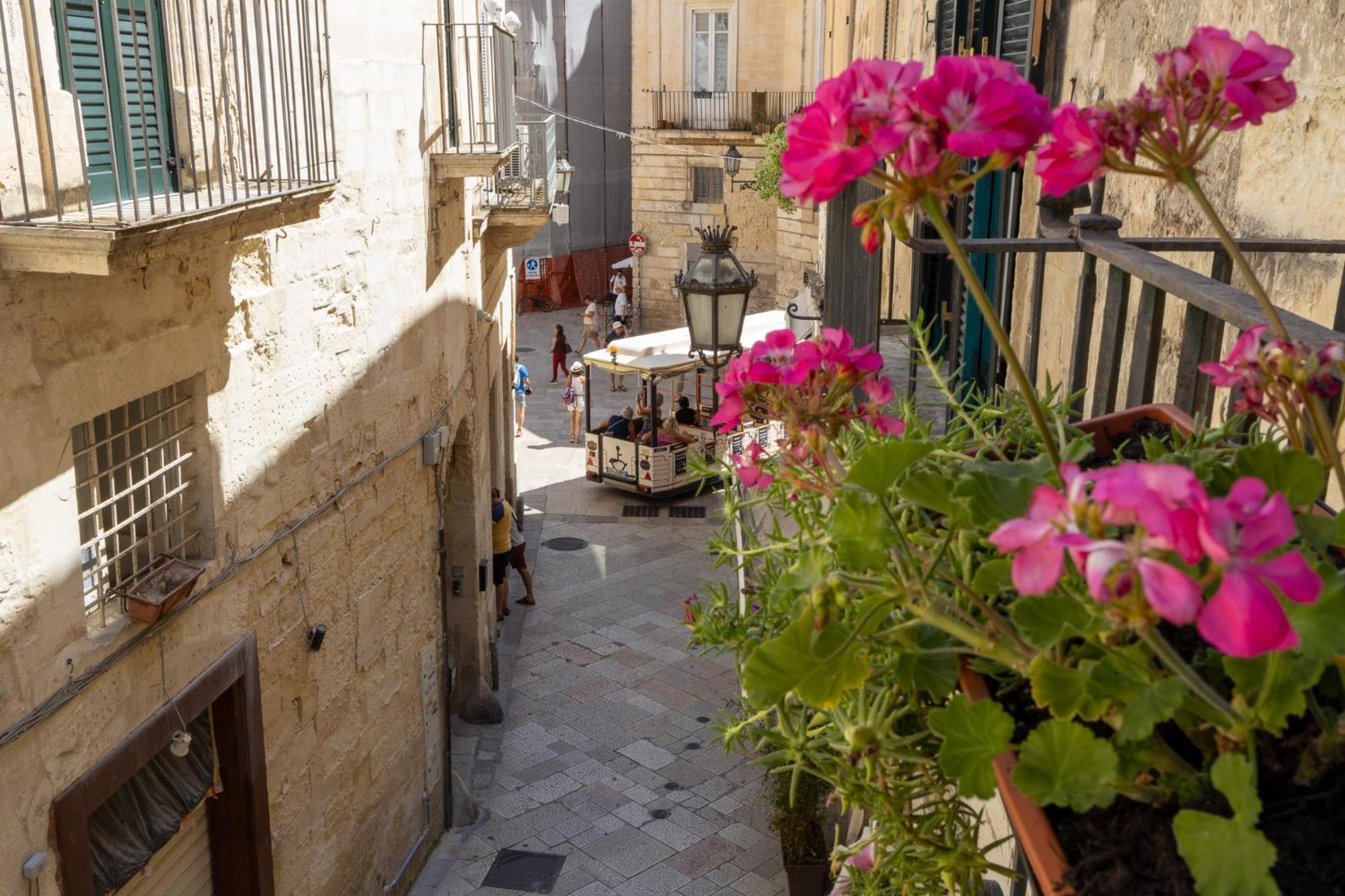 Palazzo Della Contessa - Suites & Breakfast Lecce Kültér fotó